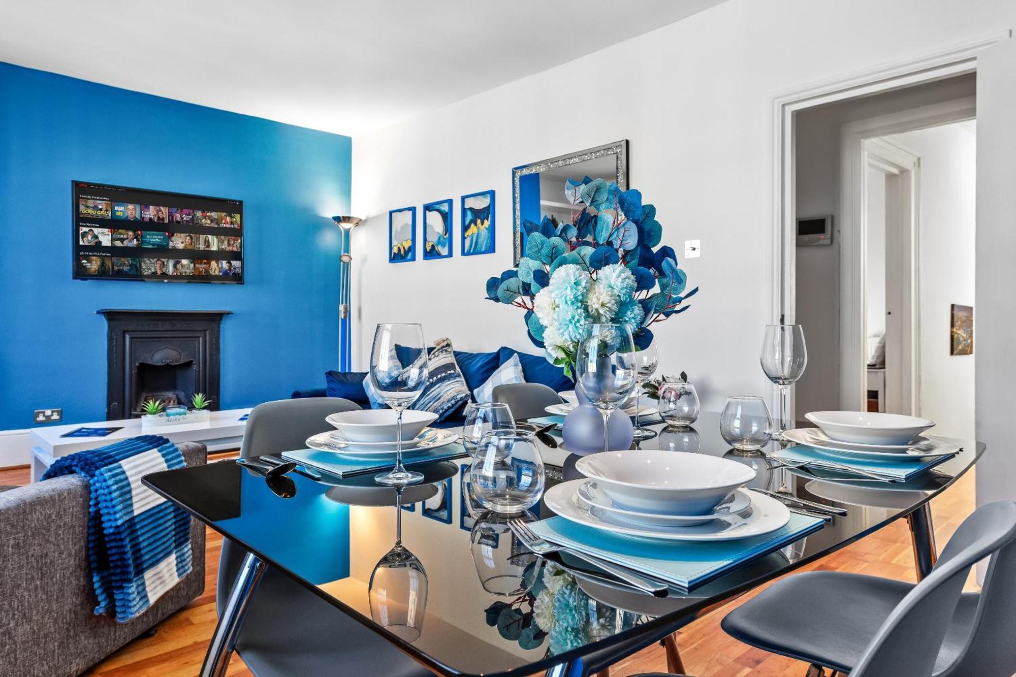 Balcony Blue Theme 1 Bedroom Central London Luxury Flat Near Hyde Park! Accommodates Up To 6! Double Sofa Bed And Next To Station! エクステリア 写真