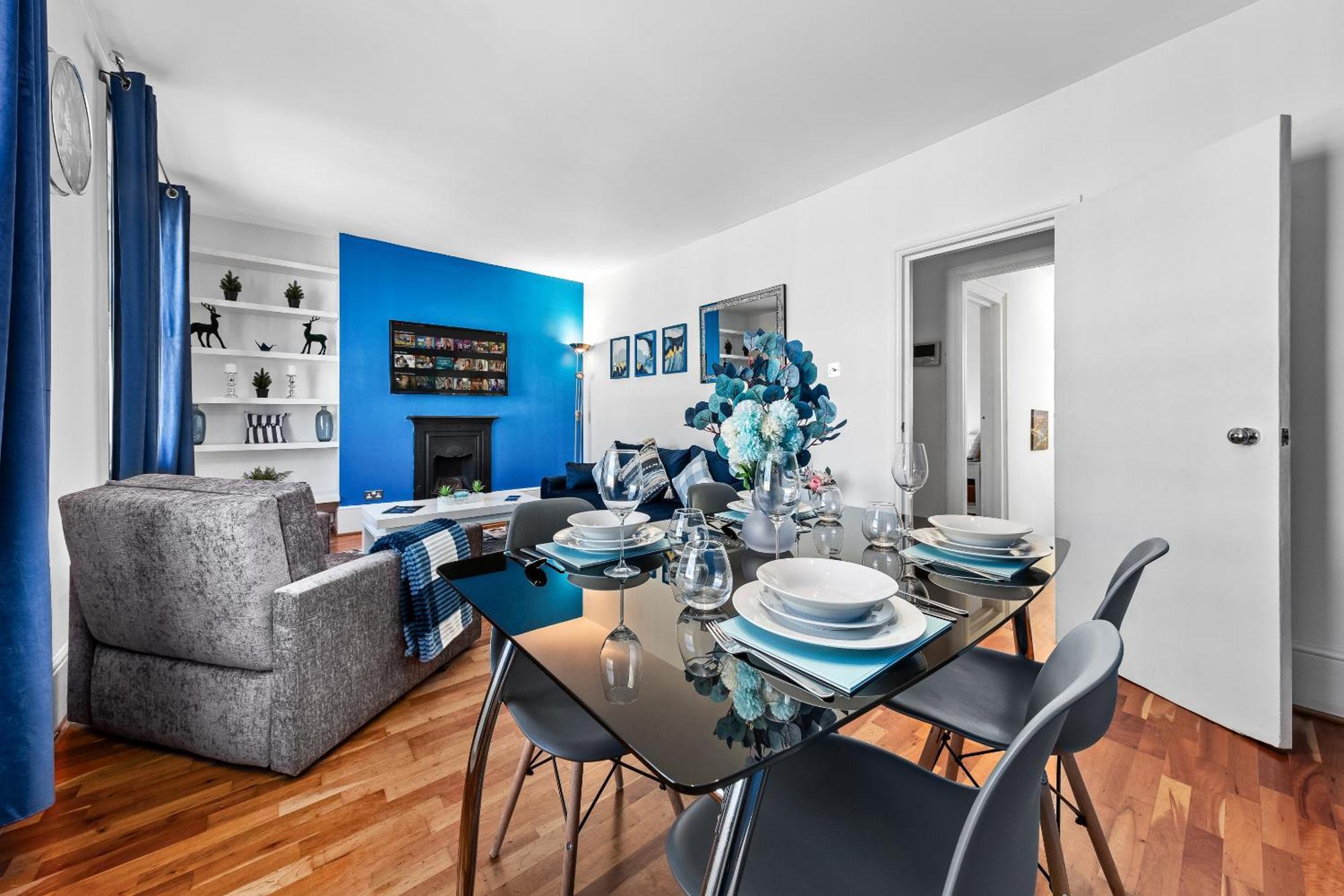 Balcony Blue Theme 1 Bedroom Central London Luxury Flat Near Hyde Park! Accommodates Up To 6! Double Sofa Bed And Next To Station! エクステリア 写真