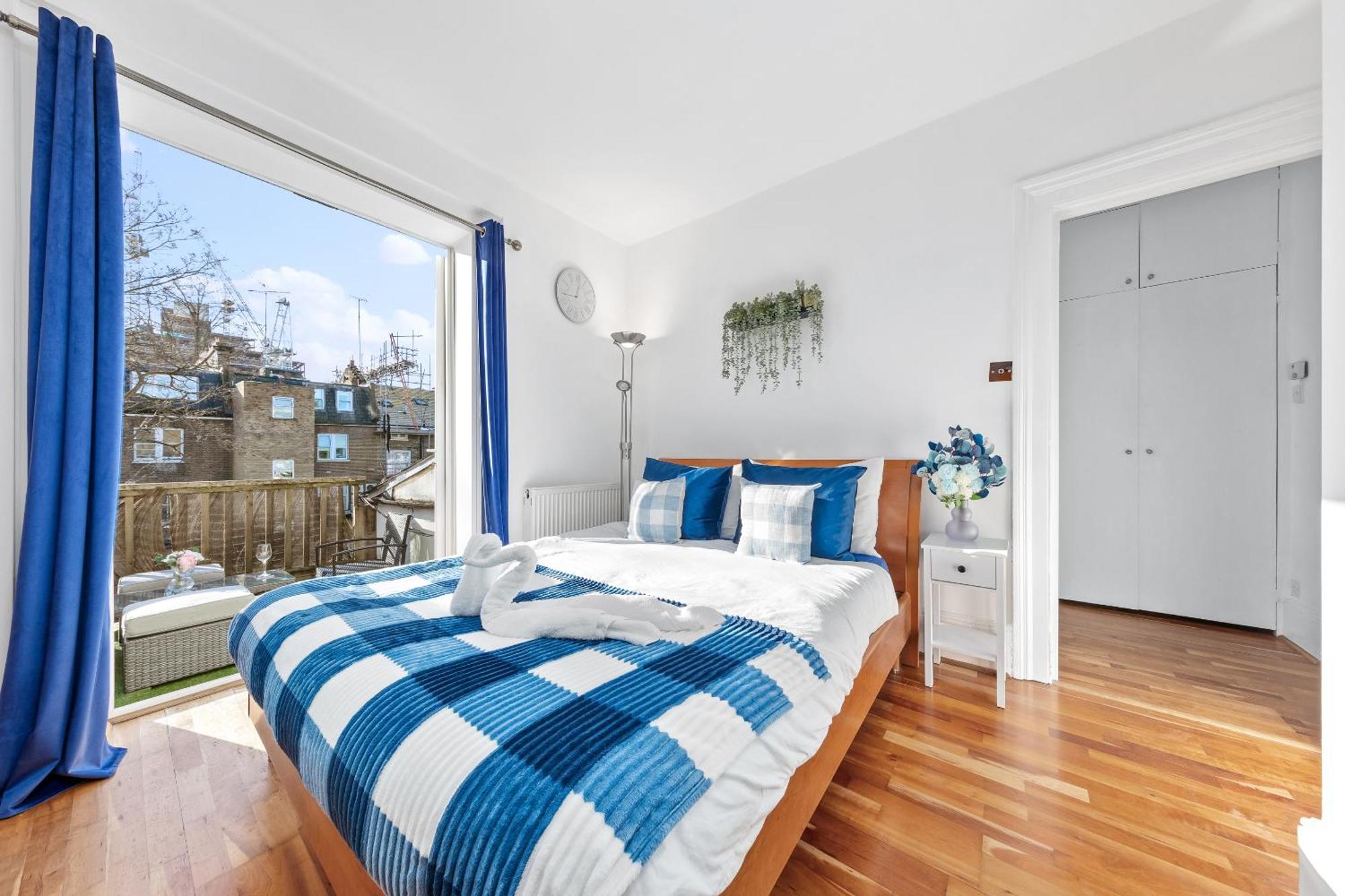 Balcony Blue Theme 1 Bedroom Central London Luxury Flat Near Hyde Park! Accommodates Up To 6! Double Sofa Bed And Next To Station! エクステリア 写真
