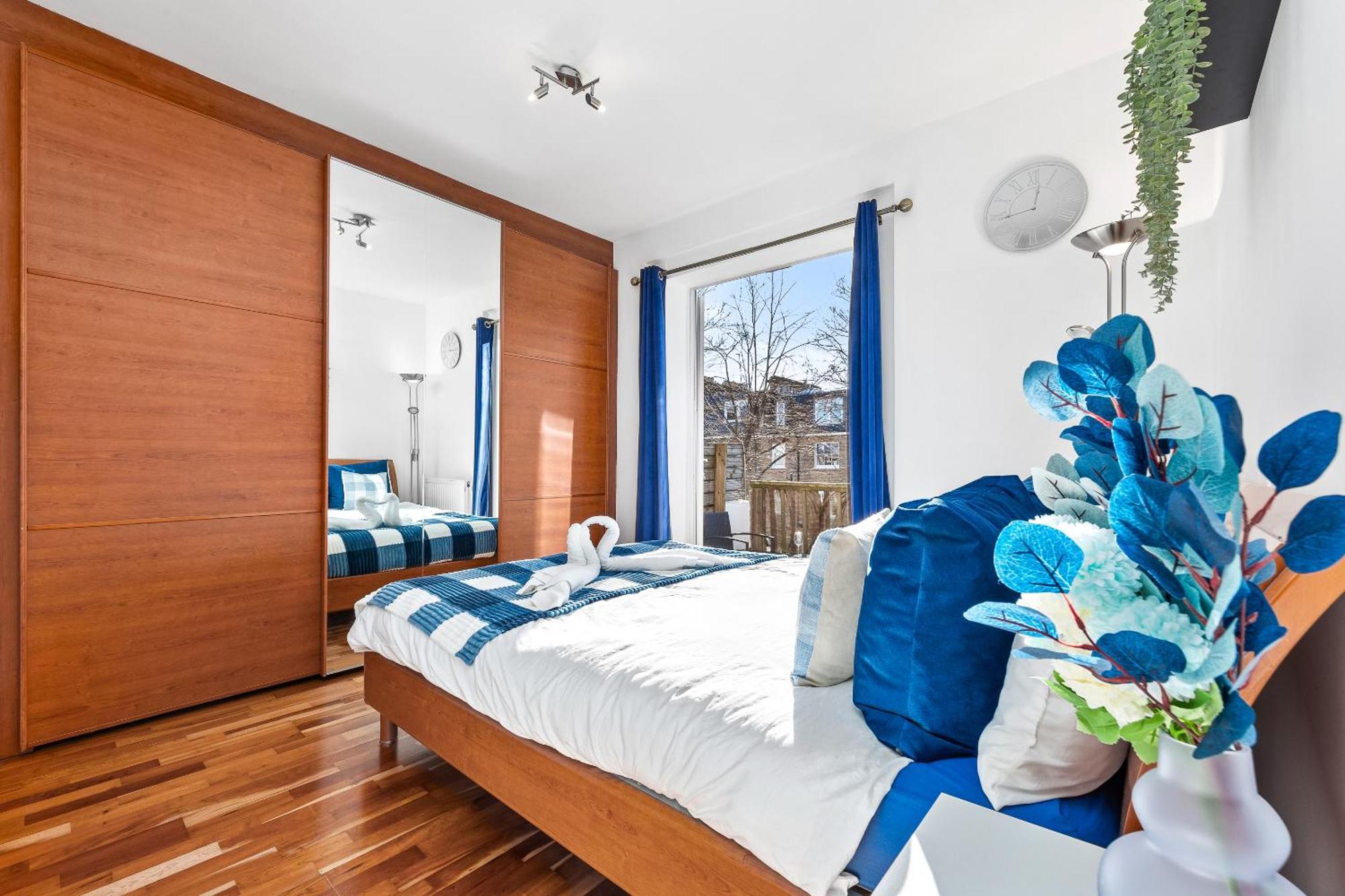 Balcony Blue Theme 1 Bedroom Central London Luxury Flat Near Hyde Park! Accommodates Up To 6! Double Sofa Bed And Next To Station! エクステリア 写真