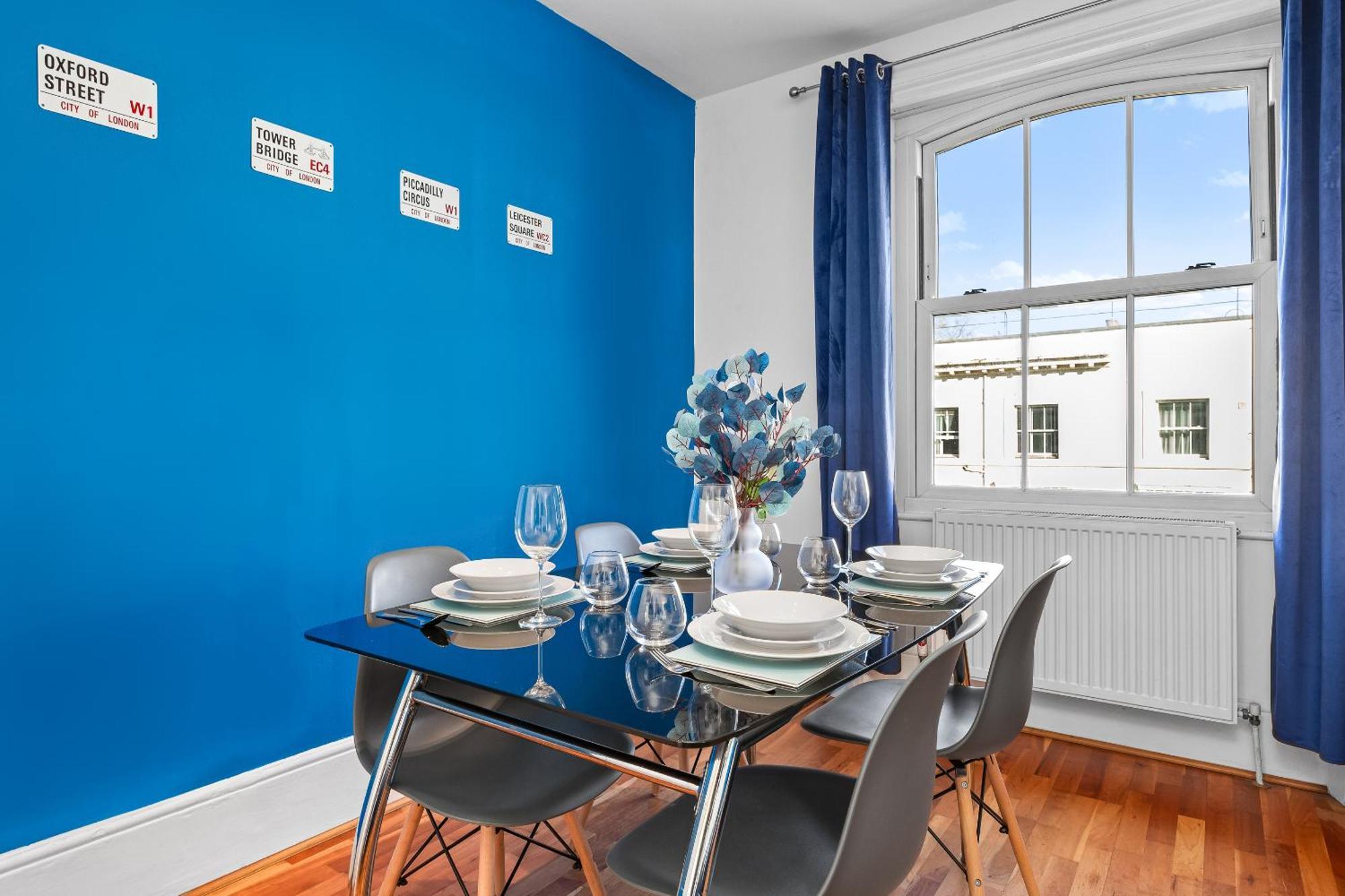 Balcony Blue Theme 1 Bedroom Central London Luxury Flat Near Hyde Park! Accommodates Up To 6! Double Sofa Bed And Next To Station! エクステリア 写真