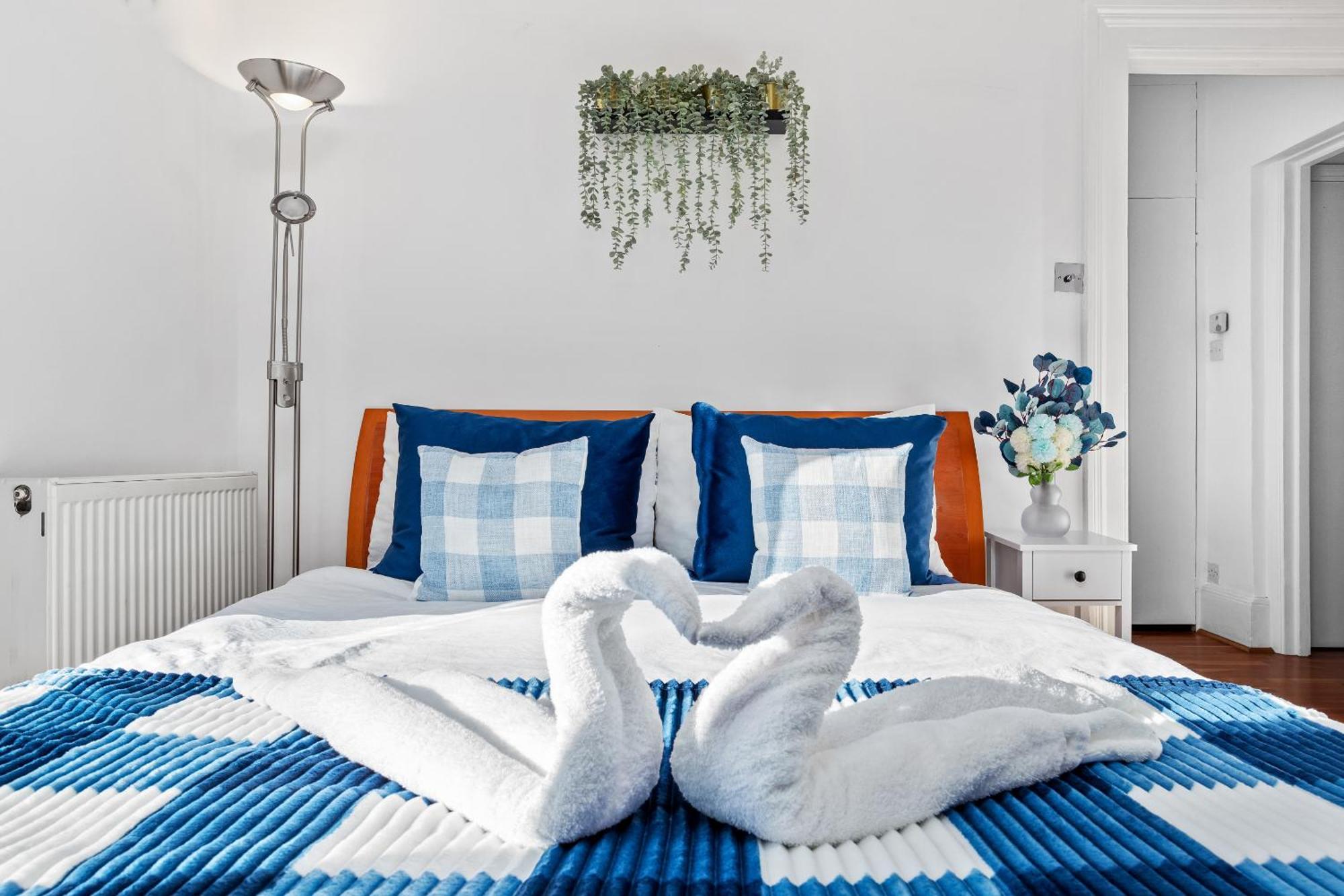 Balcony Blue Theme 1 Bedroom Central London Luxury Flat Near Hyde Park! Accommodates Up To 6! Double Sofa Bed And Next To Station! エクステリア 写真