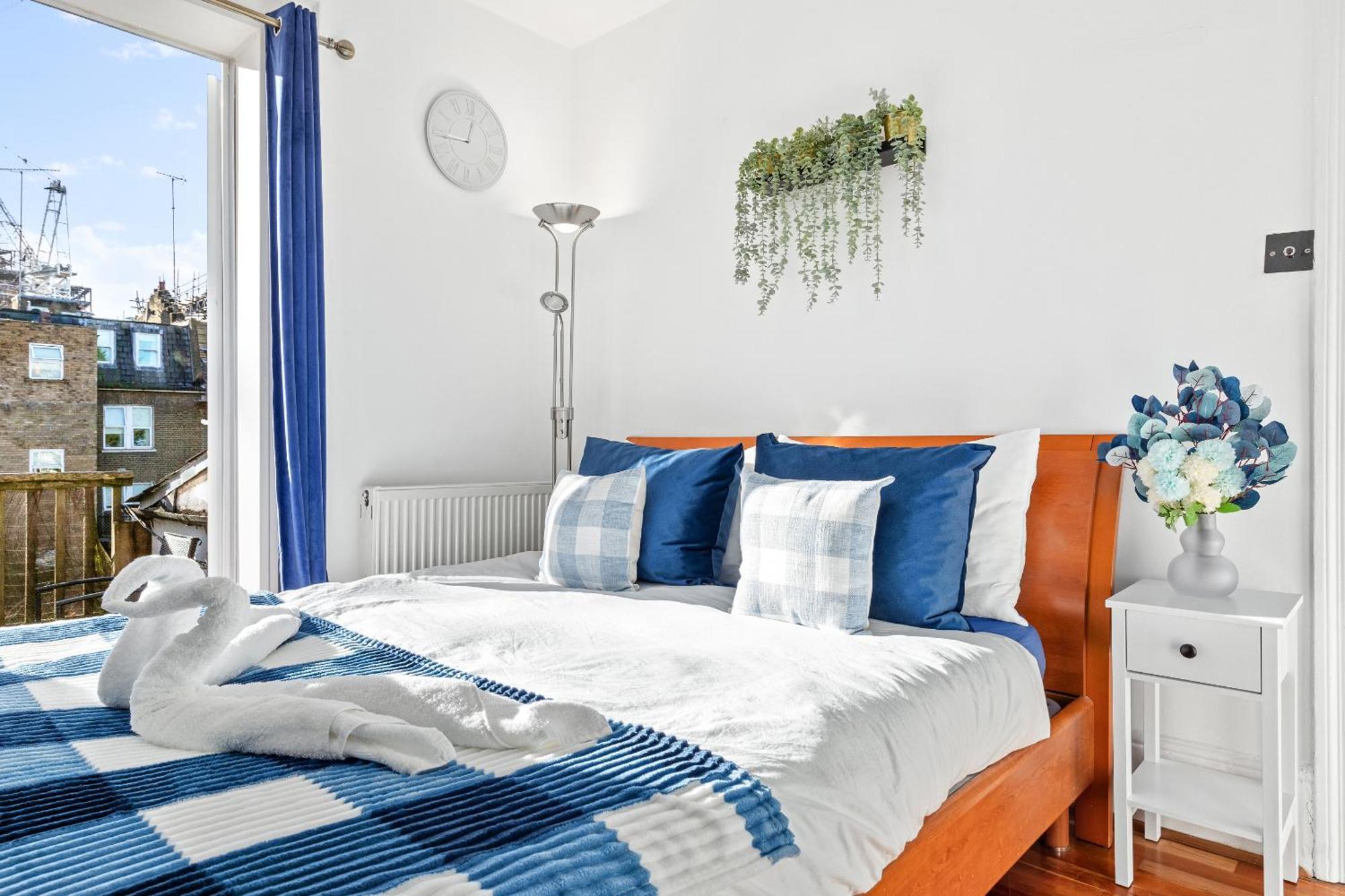 Balcony Blue Theme 1 Bedroom Central London Luxury Flat Near Hyde Park! Accommodates Up To 6! Double Sofa Bed And Next To Station! エクステリア 写真