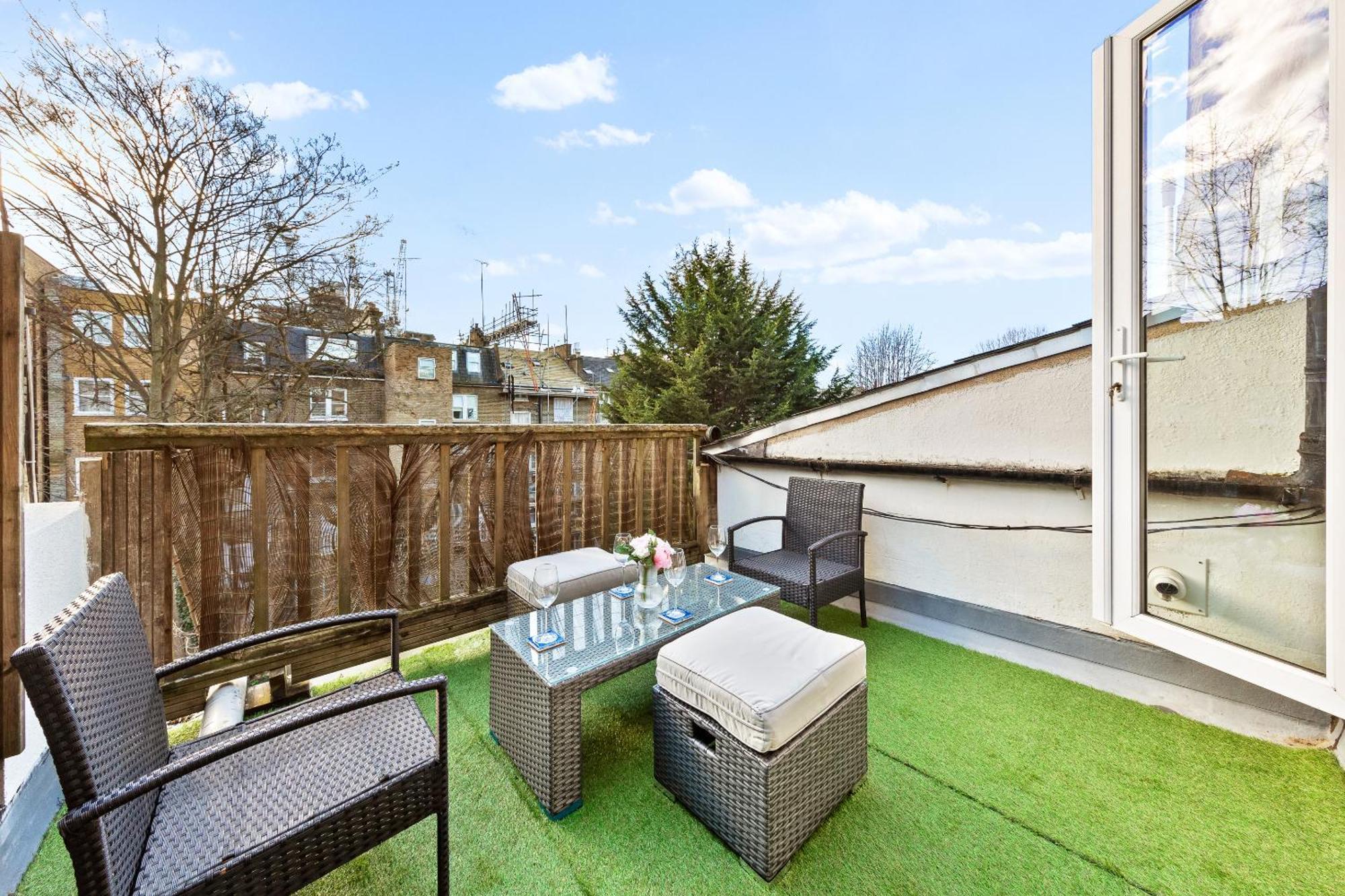 Balcony Blue Theme 1 Bedroom Central London Luxury Flat Near Hyde Park! Accommodates Up To 6! Double Sofa Bed And Next To Station! エクステリア 写真