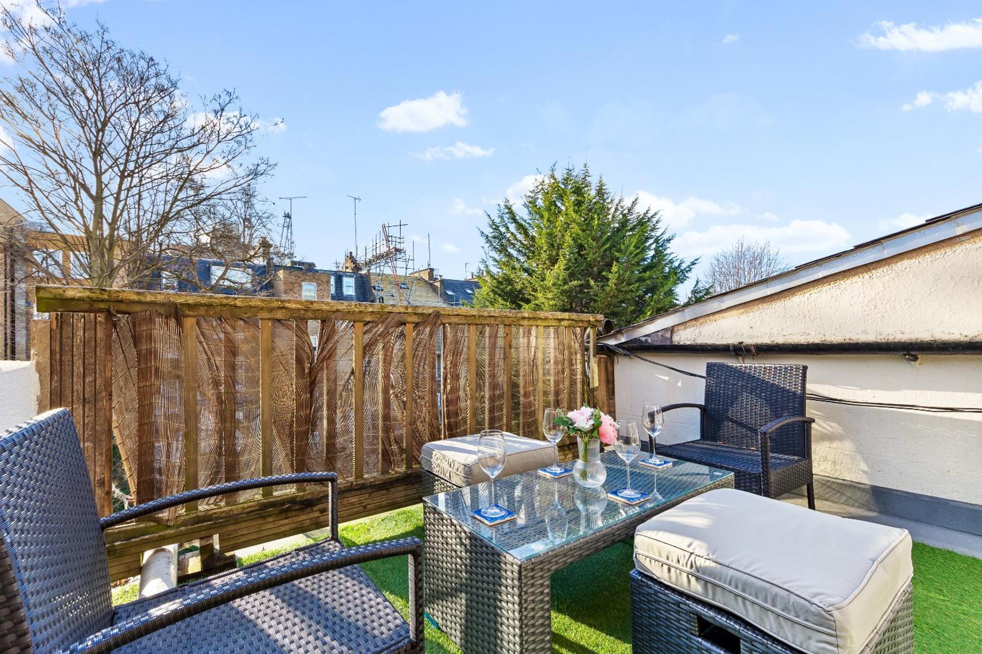 Balcony Blue Theme 1 Bedroom Central London Luxury Flat Near Hyde Park! Accommodates Up To 6! Double Sofa Bed And Next To Station! エクステリア 写真
