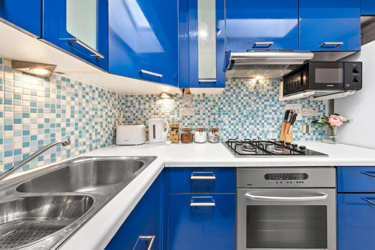 Balcony Blue Theme 1 Bedroom Central London Luxury Flat Near Hyde Park! Accommodates Up To 6! Double Sofa Bed And Next To Station! エクステリア 写真