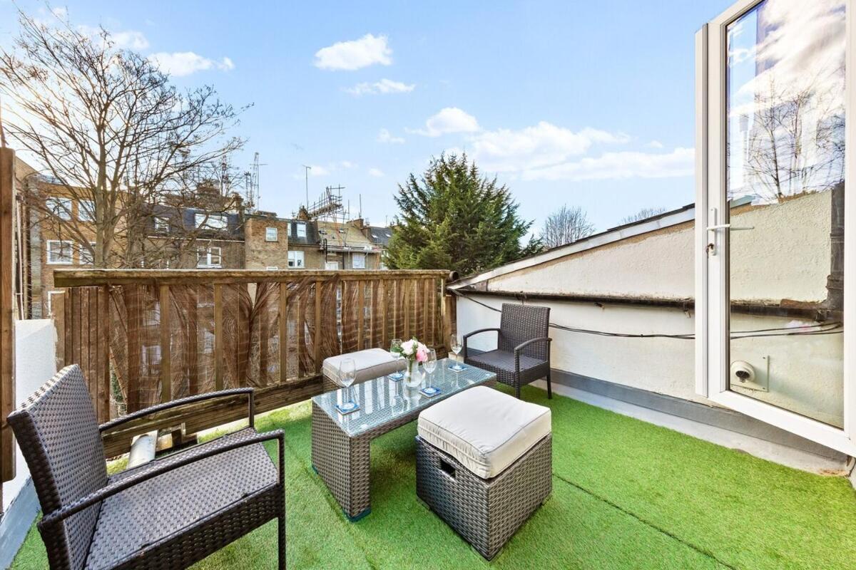 Balcony Blue Theme 1 Bedroom Central London Luxury Flat Near Hyde Park! Accommodates Up To 6! Double Sofa Bed And Next To Station! エクステリア 写真
